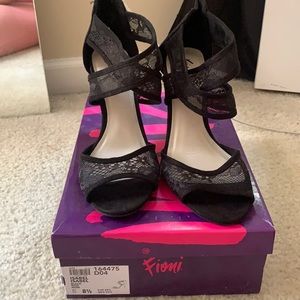 Isabel Black & Lace Heels .Only worn ONCE Sz 8 1/2